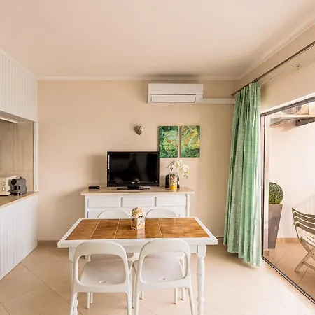 Beachfront 1 Bdr With Pool By Lovelystay Apartamento Portimão