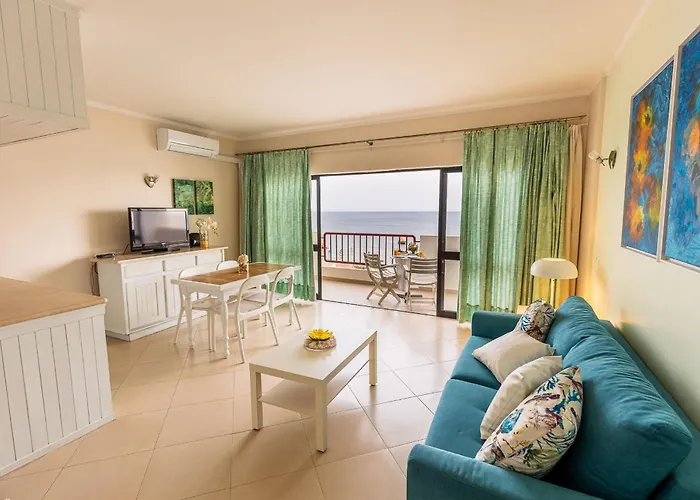 Beachfront 1 Bdr With Pool By Lovelystay 波尔蒂芒