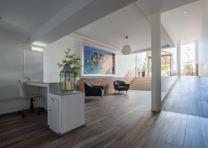 Beachfront 1 Bdr With Pool By Lovelystay * 波尔蒂芒