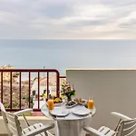 Lejlighed Beachfront 1 Bdr With Pool By Lovelystay *