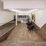 Beachfront 1 Bdr With Pool By Lovelystay * Portimão