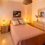 Lejlighed Beachfront 1 Bdr With Pool By Lovelystay