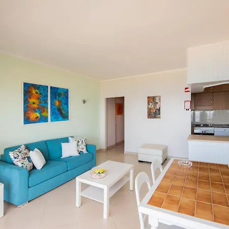 Beachfront 1 Bdr With Pool By Lovelystay * Portimão