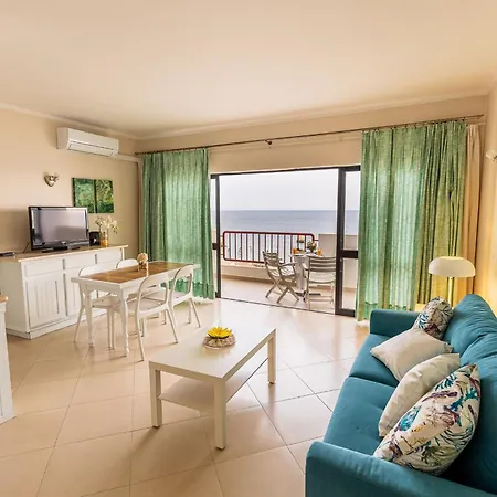 Beachfront 1 Bdr With Pool By Lovelystay Portimao