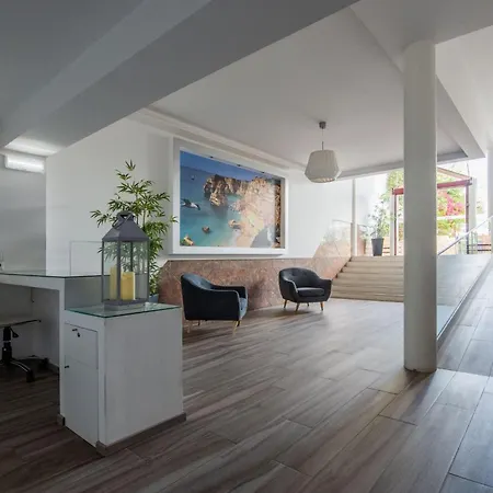 Beachfront 1 Bdr With Pool By Lovelystay * Portimão